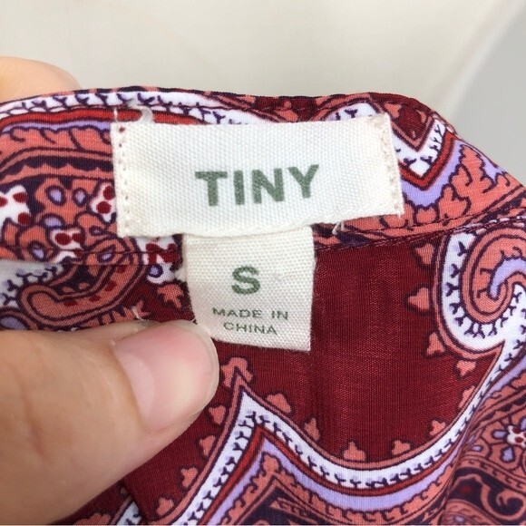 Anthropologie Tiny Blouse Womens Small Red Devas Popover Paisley Sequin Roll Tab - Picture 9 of 11